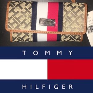 ‼️ SOLD ‼️ Tommy Hilfiger Wallet ❤️💙